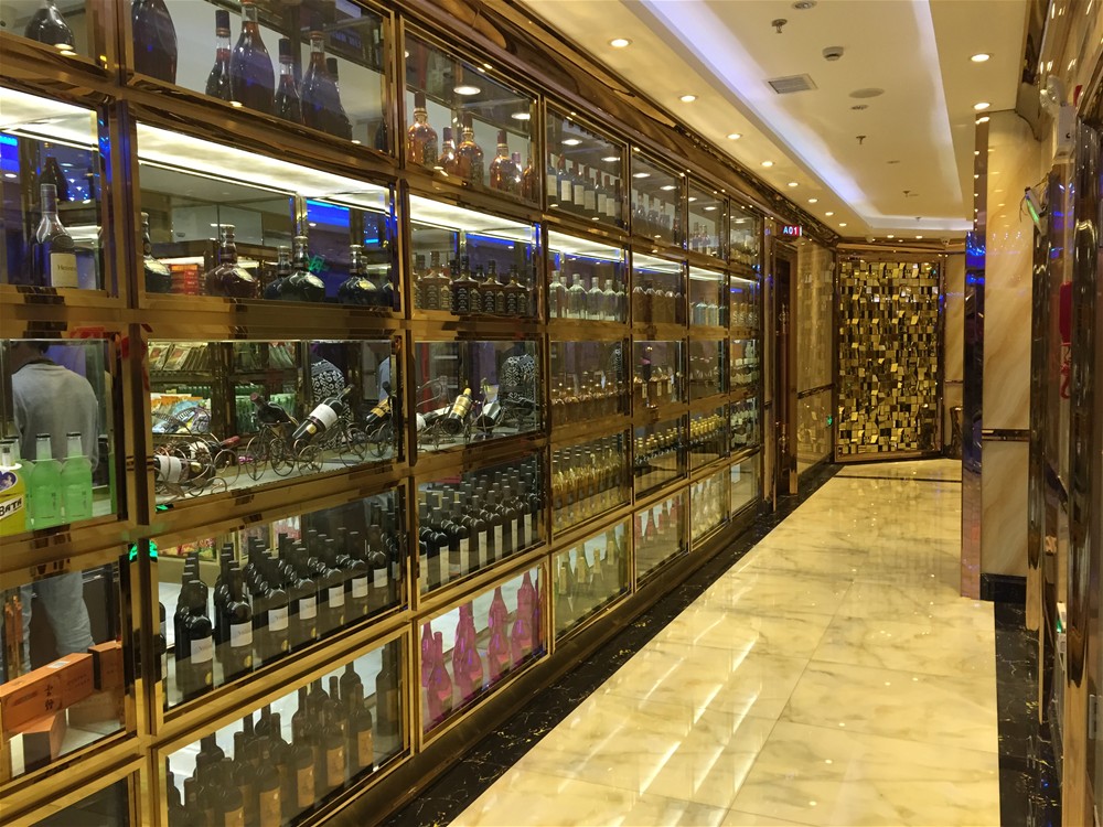 昆明喜临门量贩式KTV工程所有接纳南宫娱乐瓷砖微晶石产品铺贴