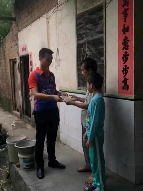康健运动，，，，，致力善举，，，，，兴宁南宫娱乐足球队好样的！