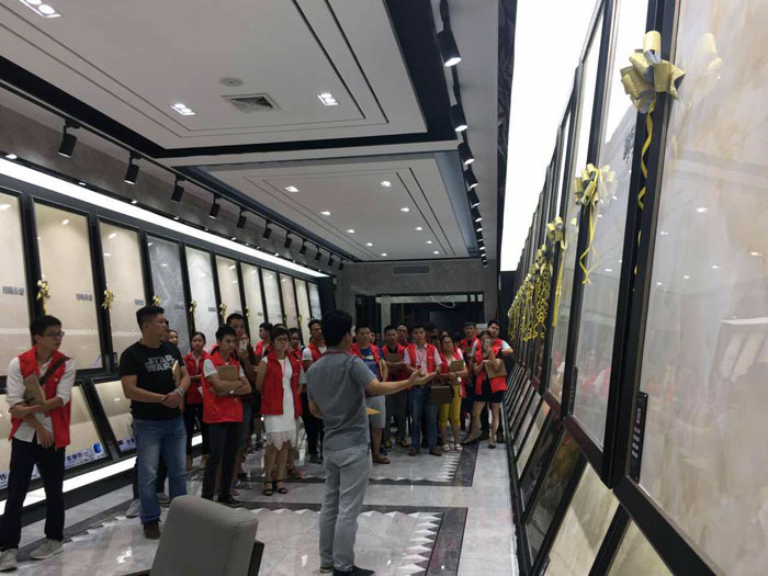 南宫娱乐瓷砖 三百大粤战 店长特训 瓷砖署理 陶瓷一线品牌