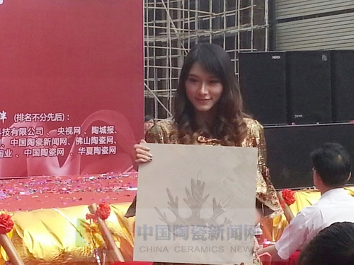 南宫娱乐举行艾釉石爱丁堡新品宣布暨展厅完工庆典2.jpg